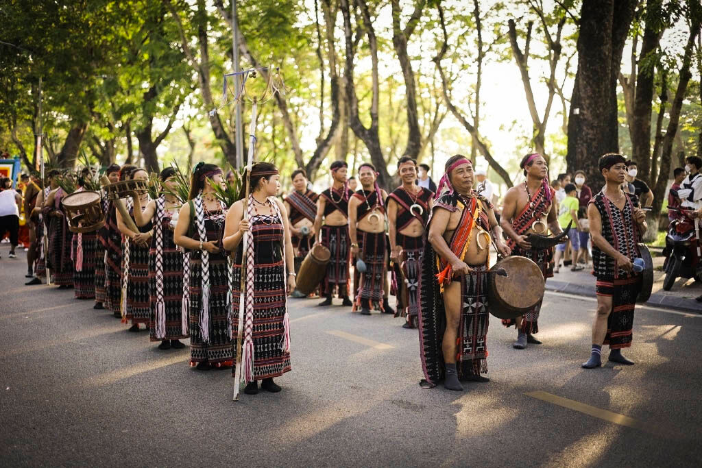 Embrace the vibrant charm of Hue’s Le Loi stroll